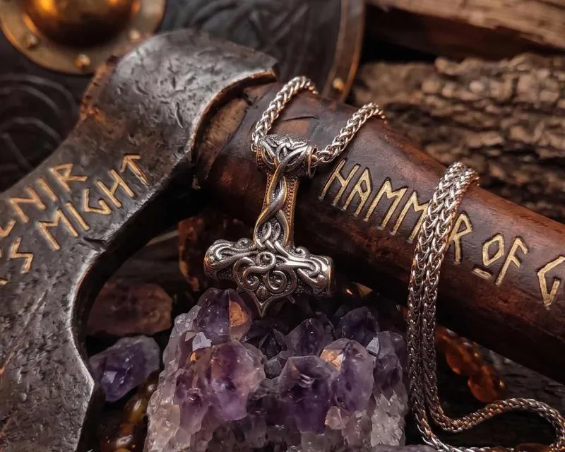 Mjölnir mit Wikingerknoten & Triskele
