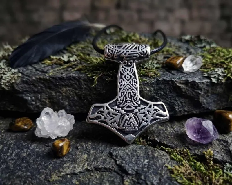Thorhammer mit Odins Wölfen