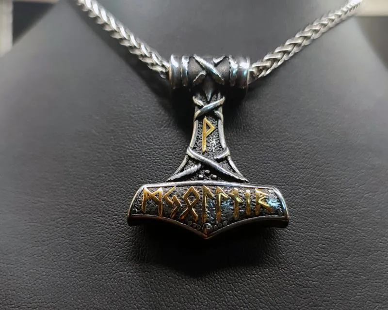 Zweifarbiger Thorshammer mit "Mjolnir"-Gravur Zweifarbiger Thorshammer mit "Mjolnir"-Gravur