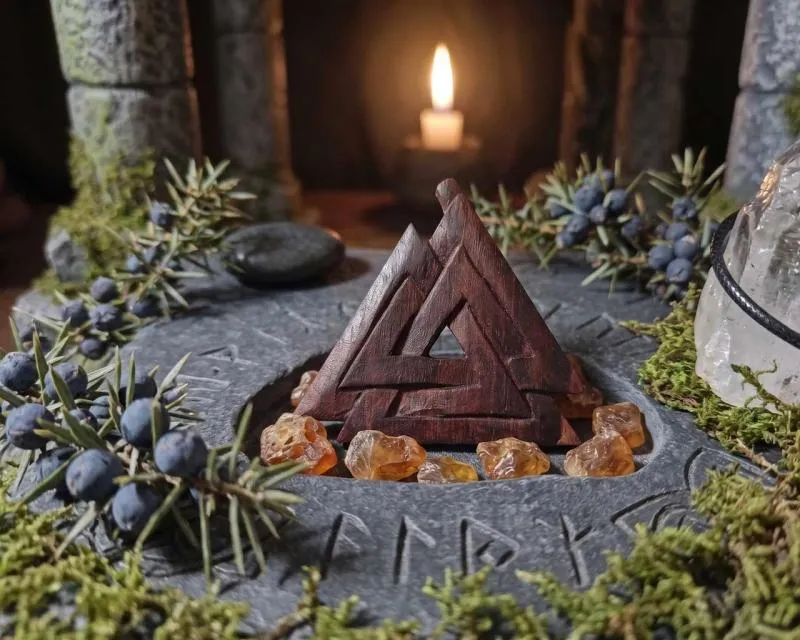 Valknut aus Holz gefertigt