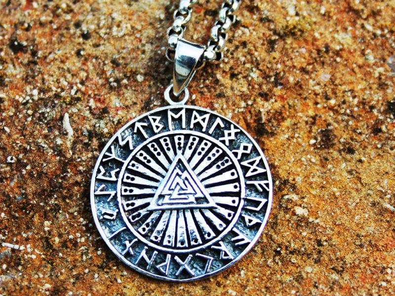 Valknut im Runenkreis