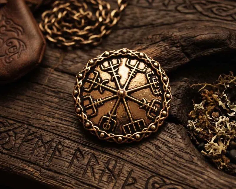 Brosche Vegvisir