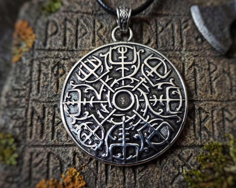 Ornate stainless steel Vegvisir