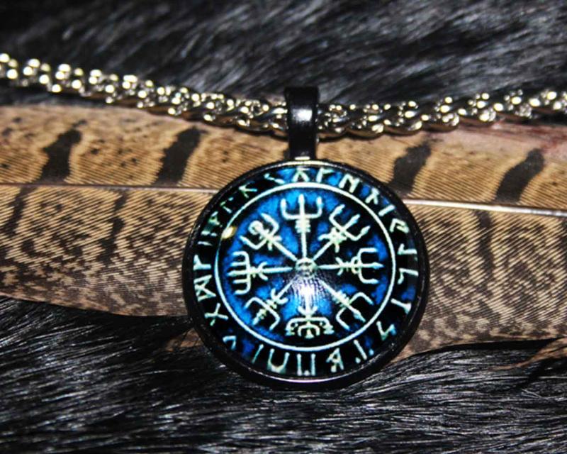 Vegvisir runic circle amulet