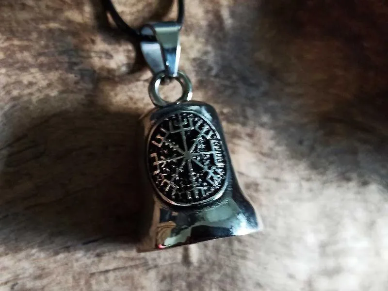 Edelstahlglocke mit Vegvisir verziert