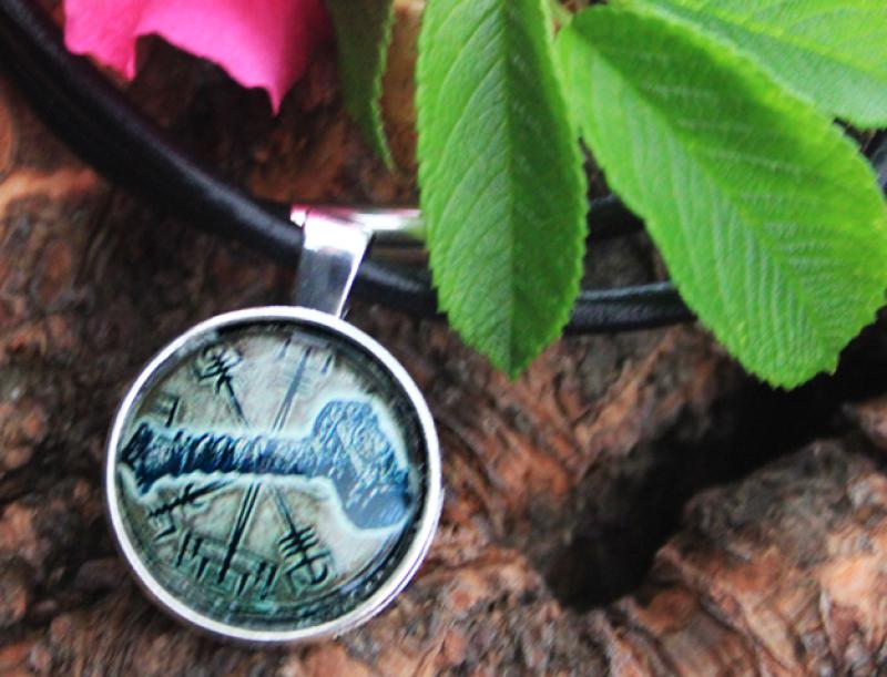 Amulett Vegvisir mit Thor Hammer