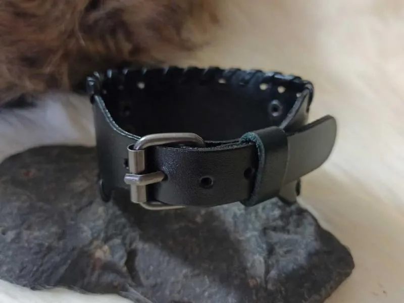 Bear claw leather bracelet