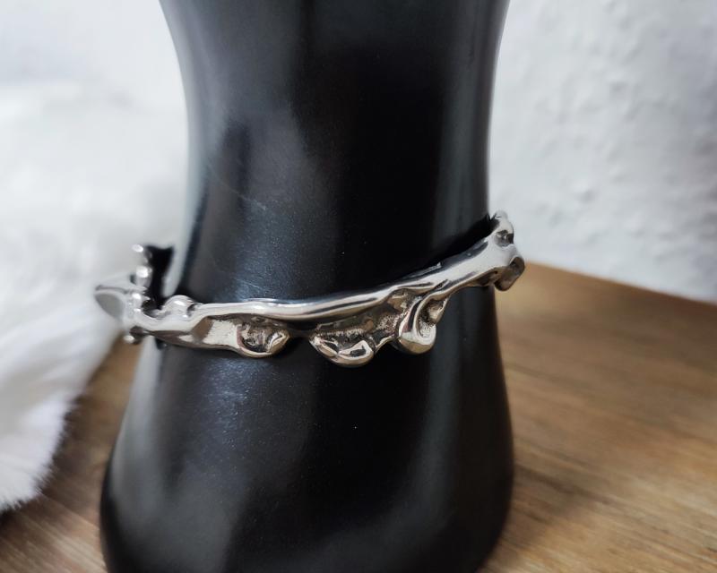 Wave-shaped stainless steel bangle