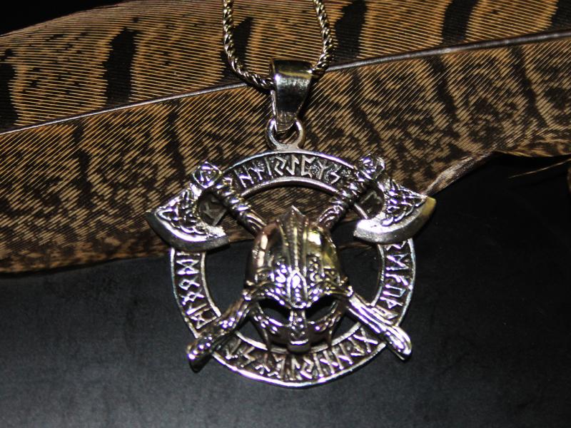 Wikinger im Runenkreis