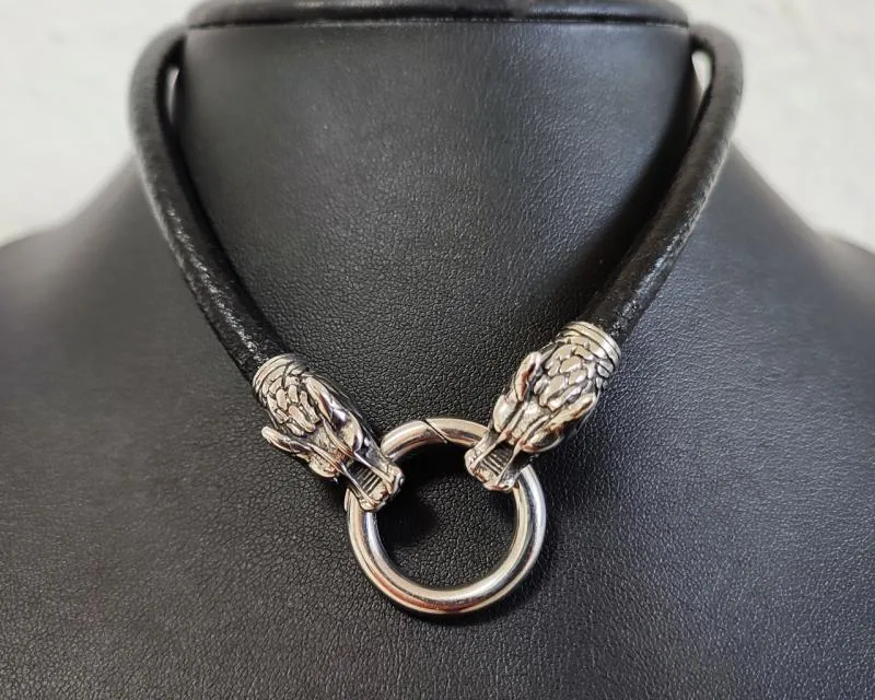 Black Solid Leather Necklace with Wolf Heads – Bold & Refined Viking Style