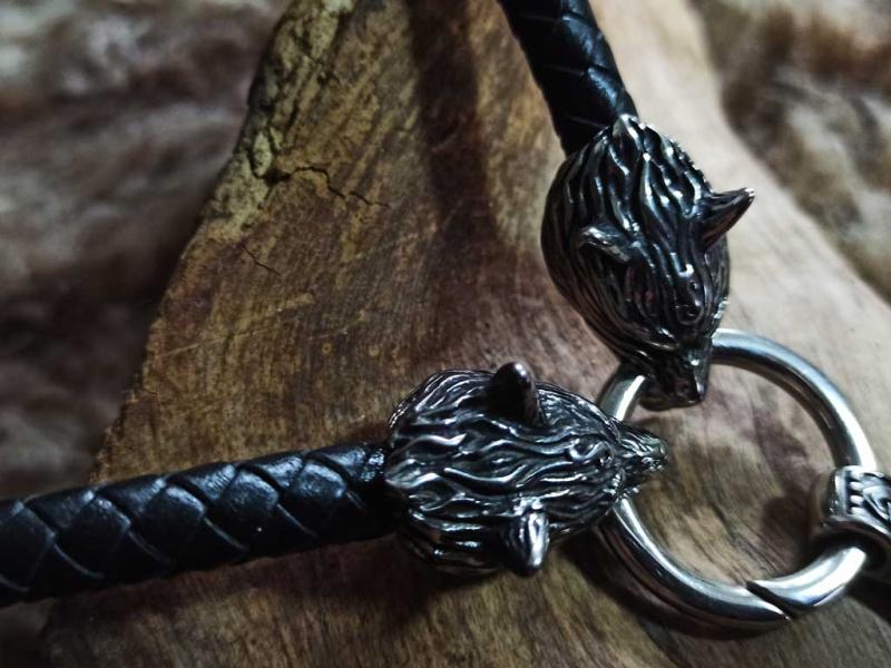 Wikinger Anhänger an Wolfskopf Lederkette