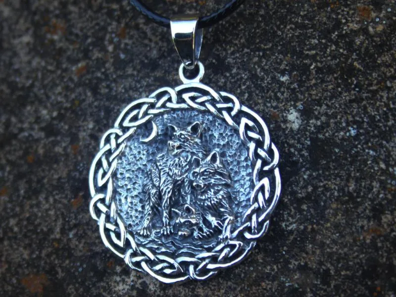 Pendant made of 925 sterling silver wolf pack surrounded by a Celtic endless knot.