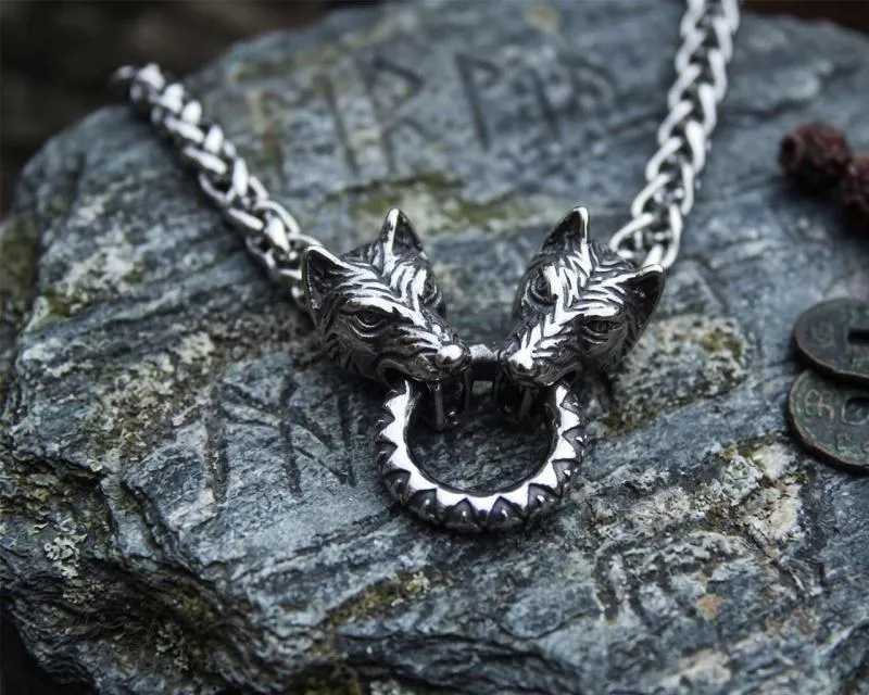 Stainless steel wolf chain