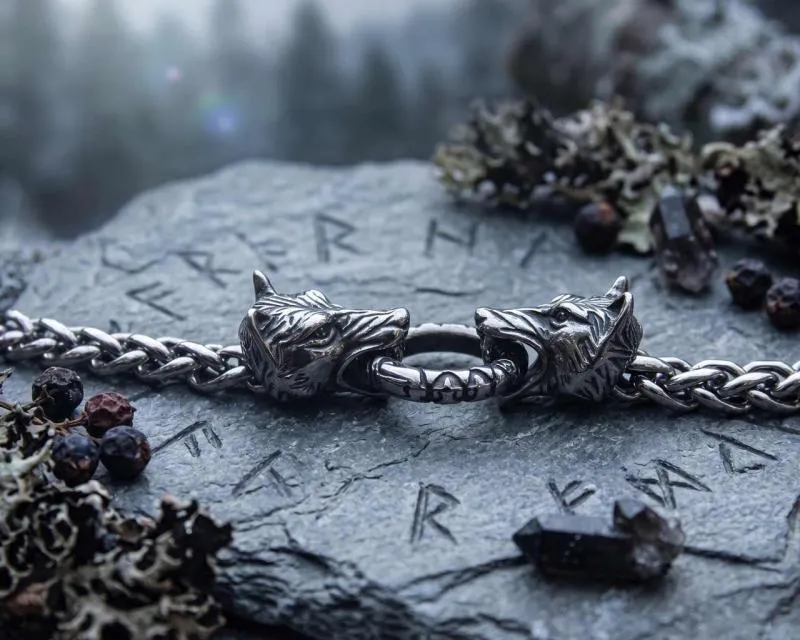 Stainless steel wolf chain