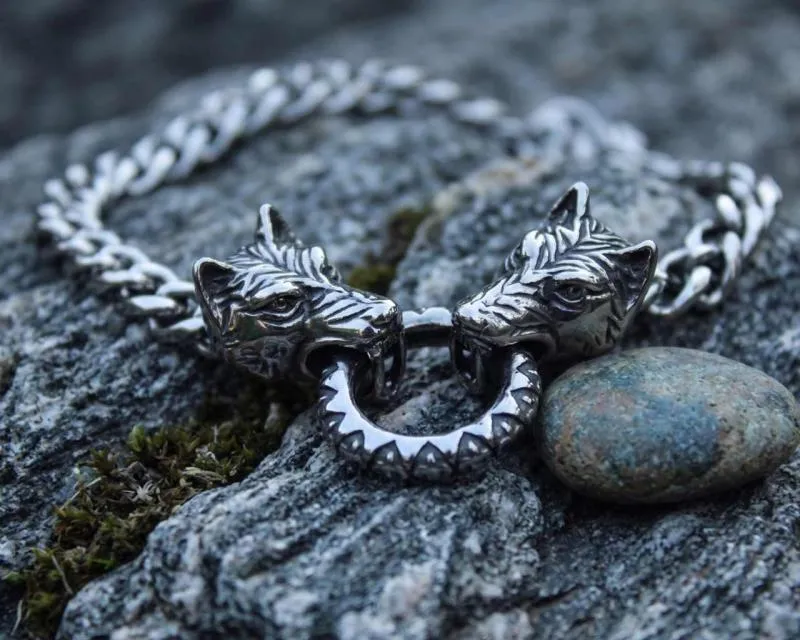 Stainless steel wolf chain