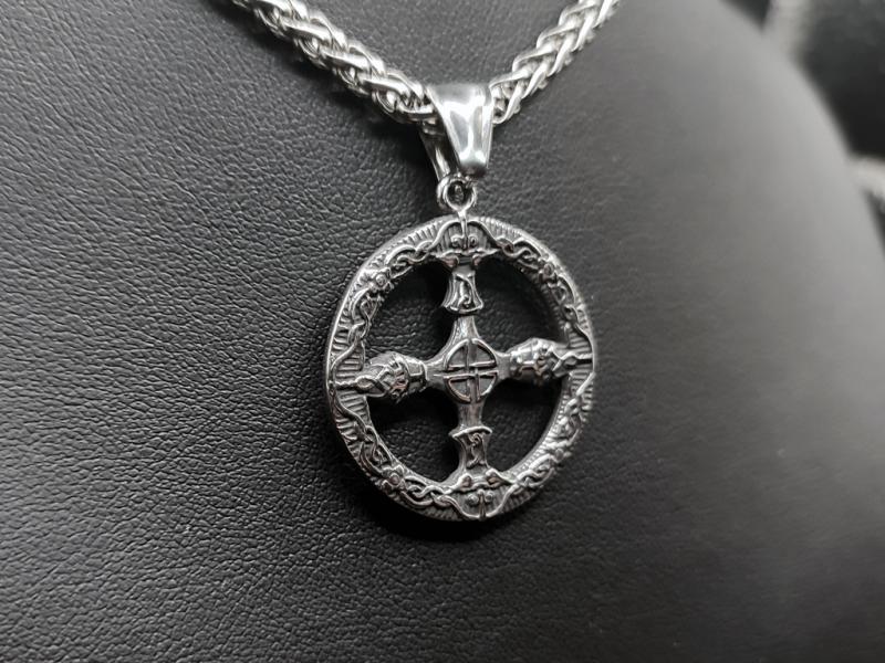 Keltenkreuz Amulett mit vier Händen