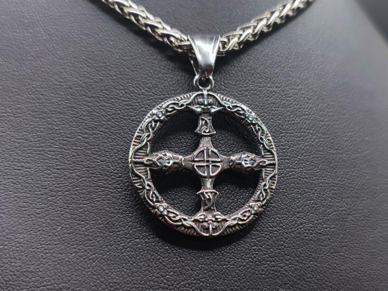 Keltenkreuz Amulett mit vier Händen