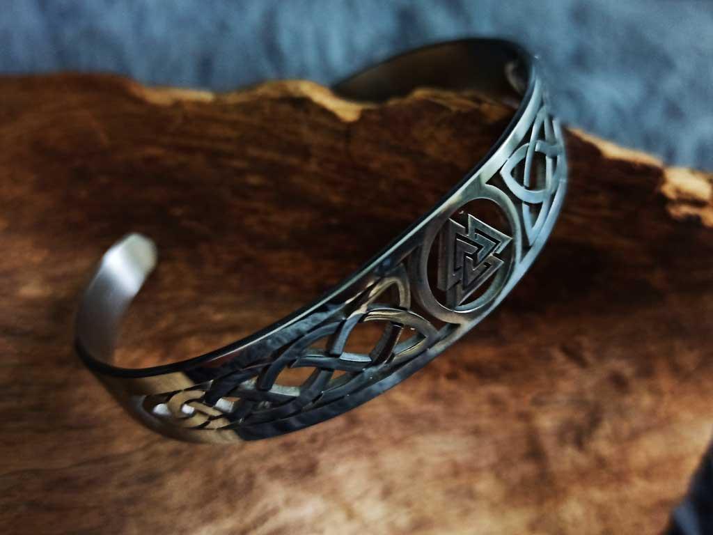 Edelstahlarmreif Valknut