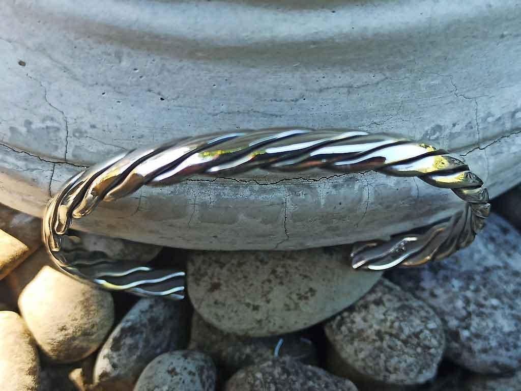 Celtic silver bangle "Brigh"