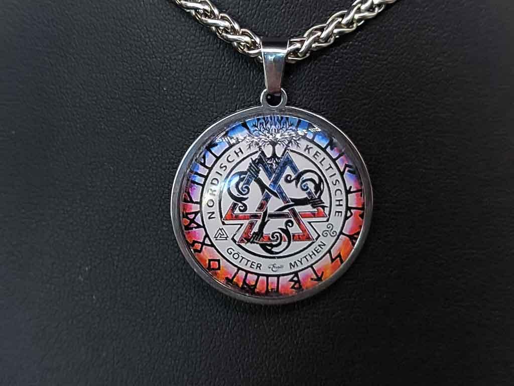 Das Amulett der Gemeinschaft farbig