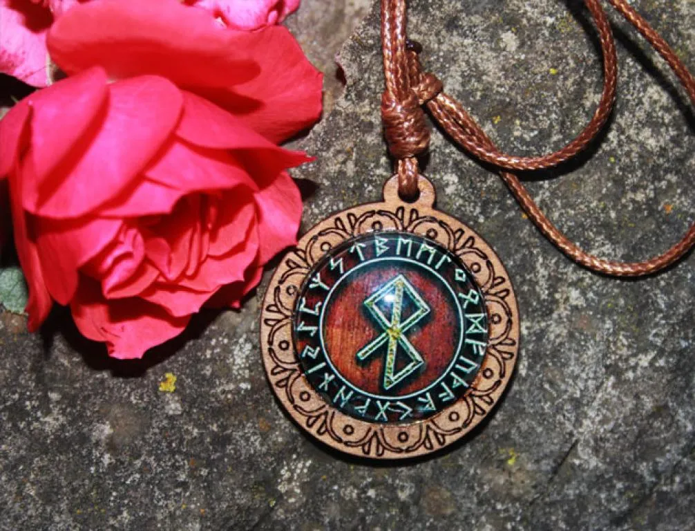 Binderune amulet for peace and bliss