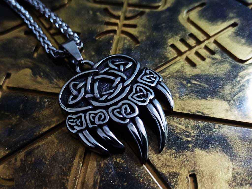 Bear paw with a Celtic knot