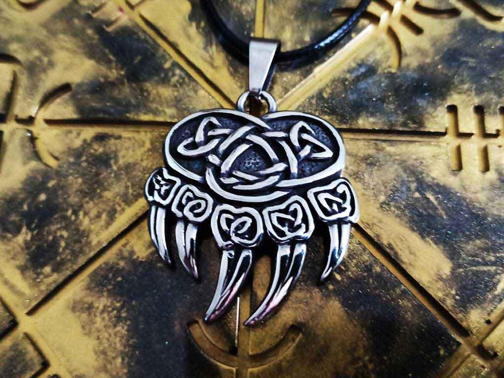 Bear paw with a Celtic knot