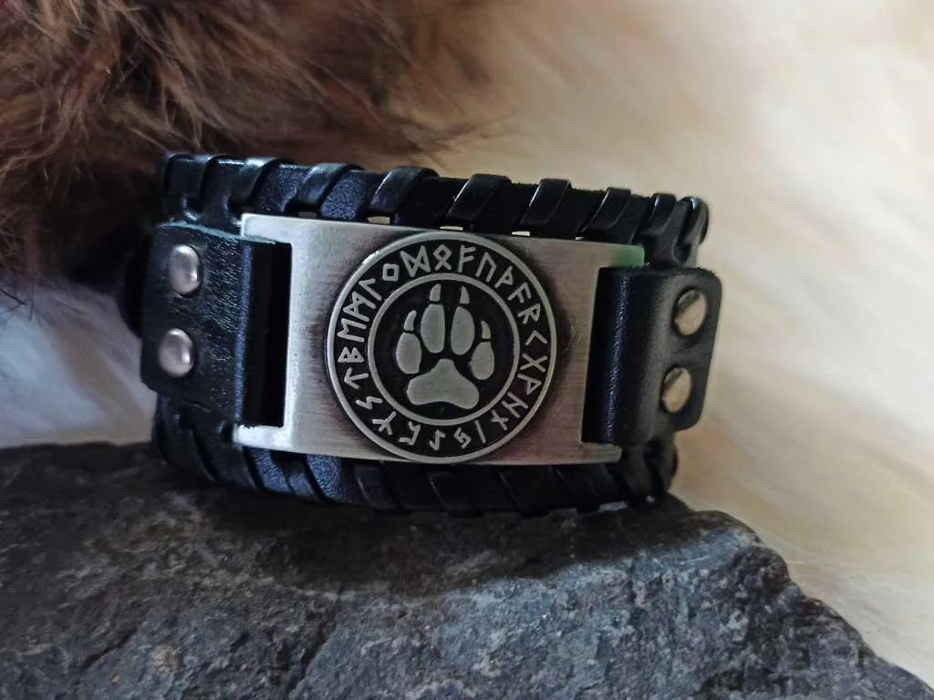Bear claw leather bracelet