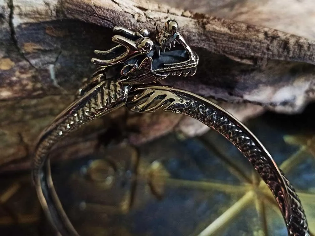 Dragon bangle made of bronze