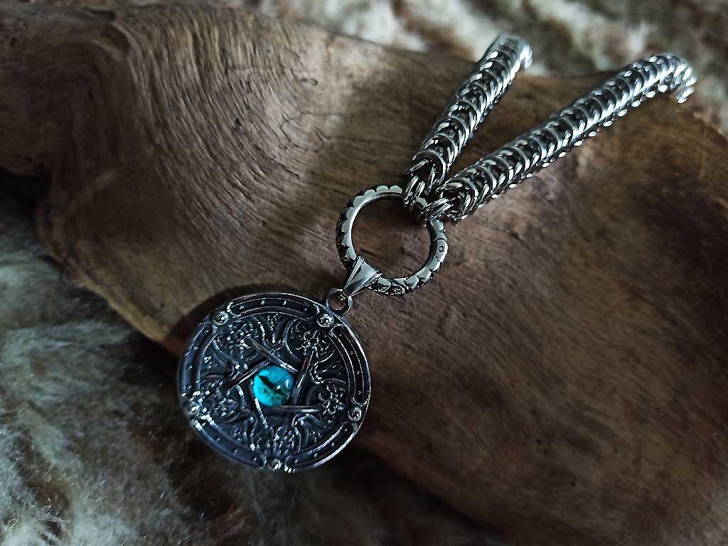 Pentagramm an einer Drachengliederkette