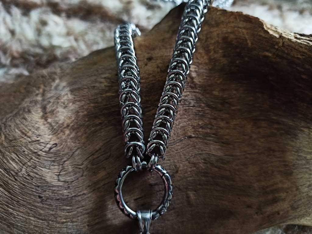 Pentagramm an einer Drachengliederkette