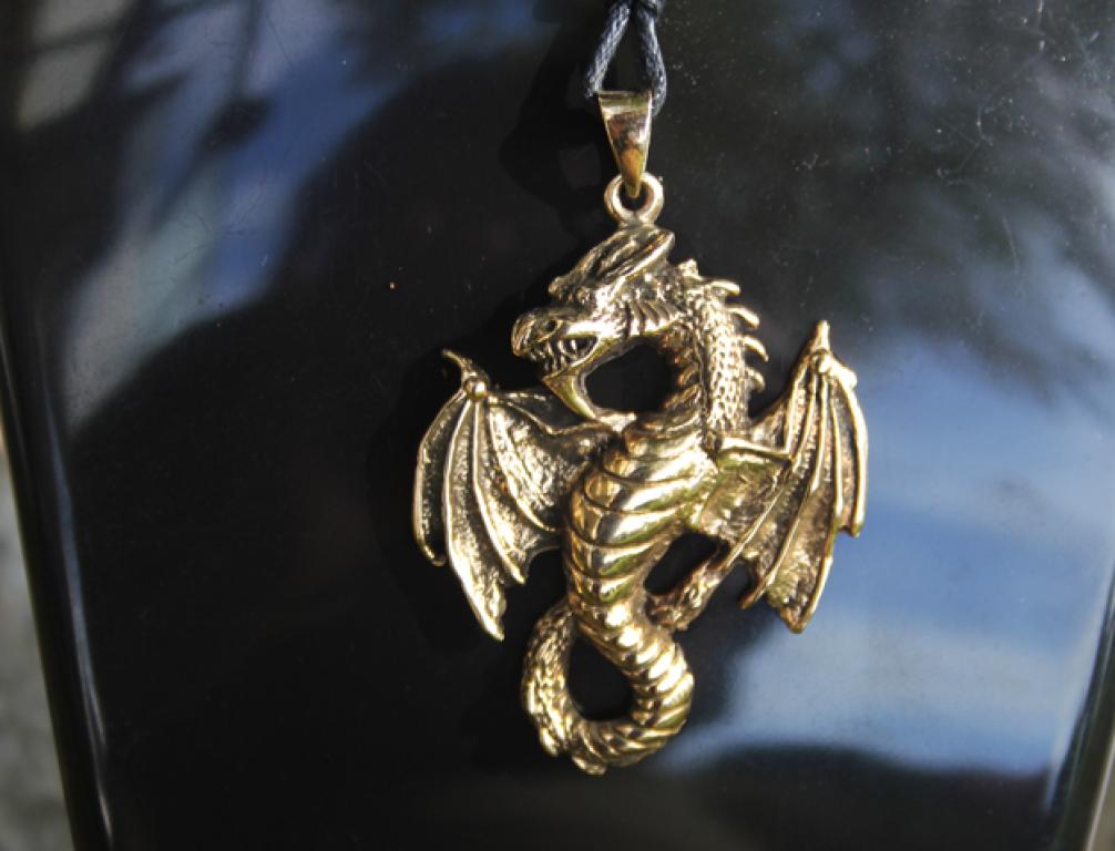 Großer Massiver Drachen in Bronze