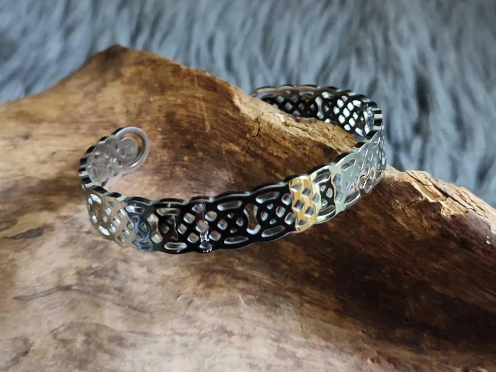 Stainless steel bracelet endless knot