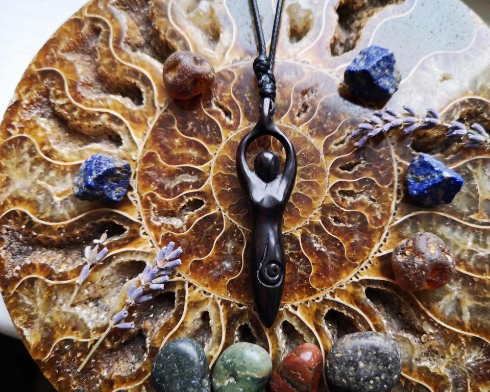 Mutter Gaia aus Horn