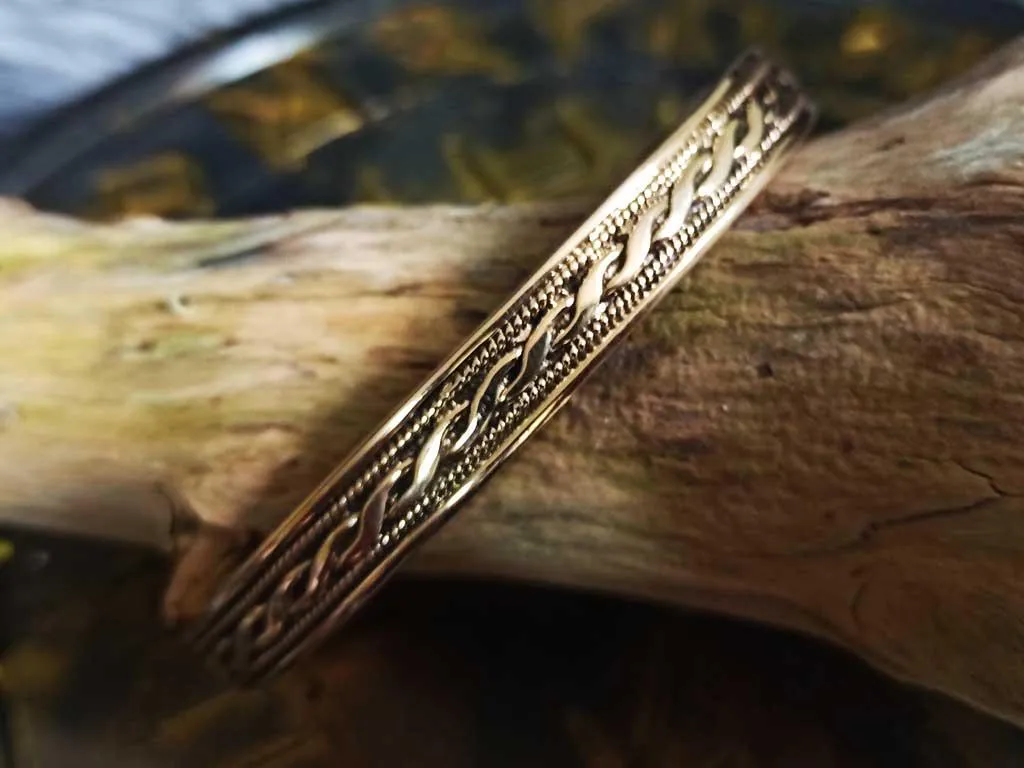 Celtic bracelet for women made in bronze