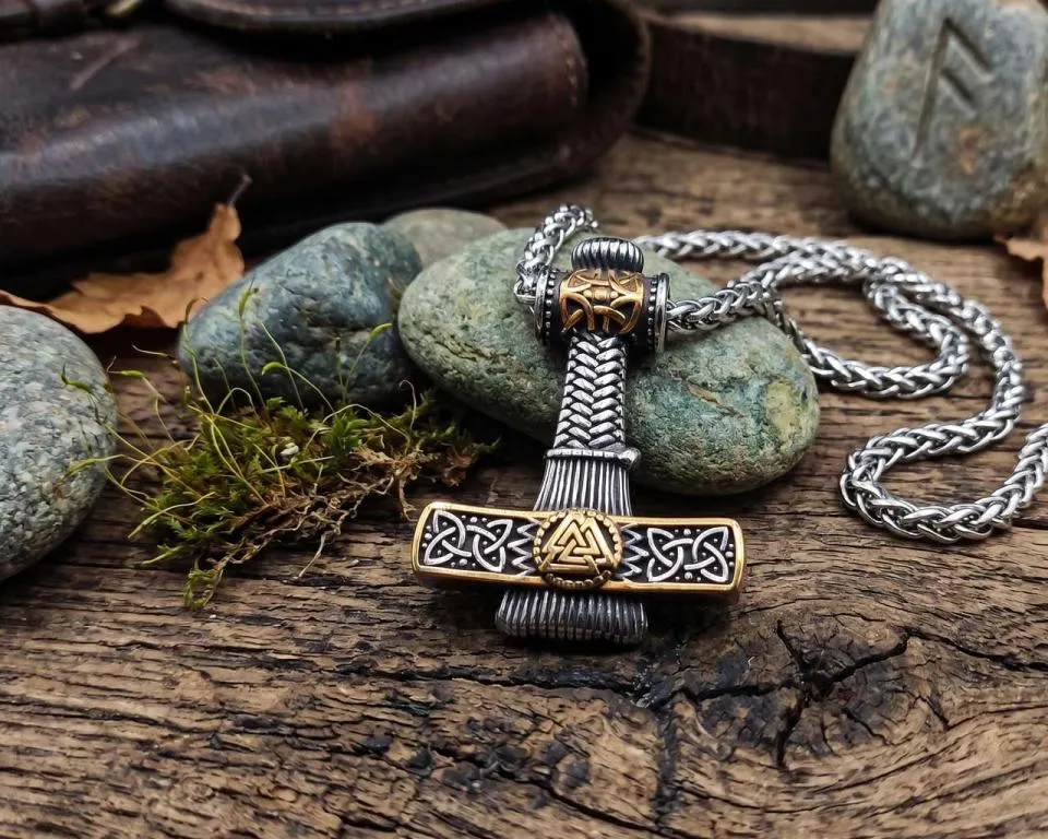 xquisiter Mjölnir Anhänger mit Goldenem Valknut