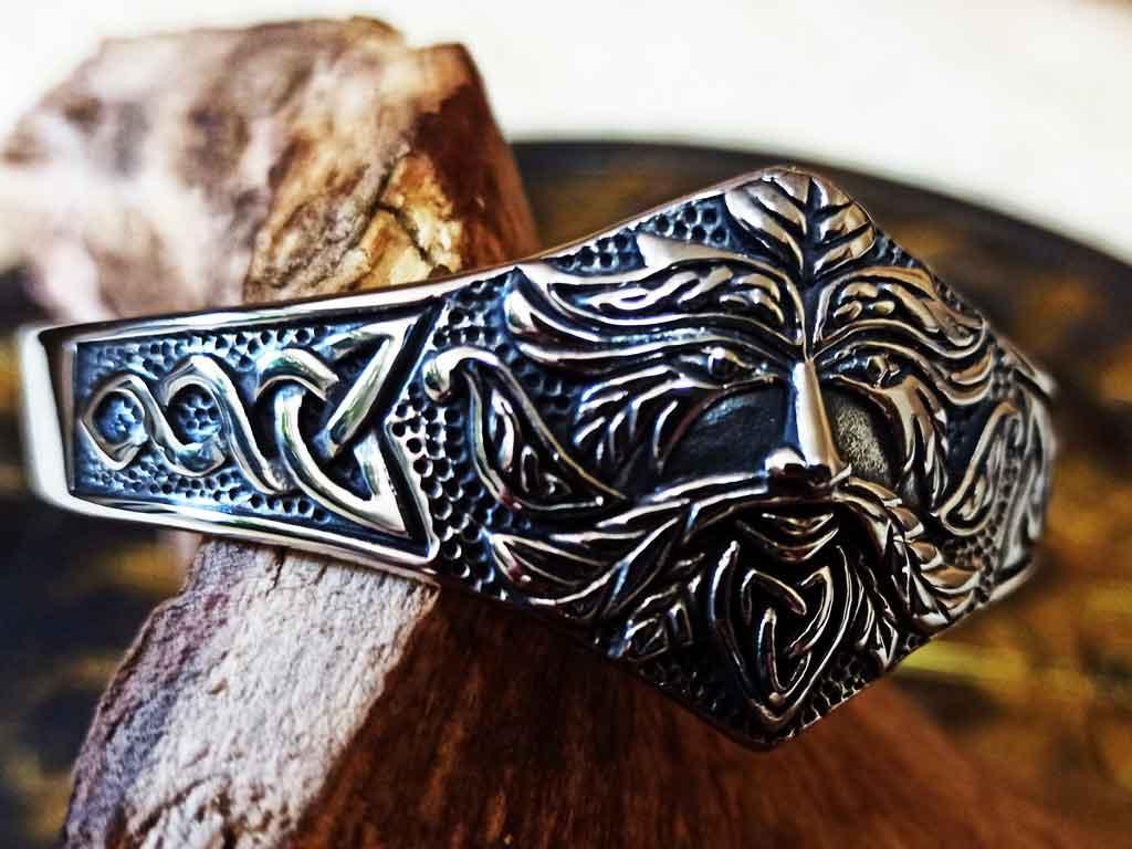 Edelstahlarmreif Green Man