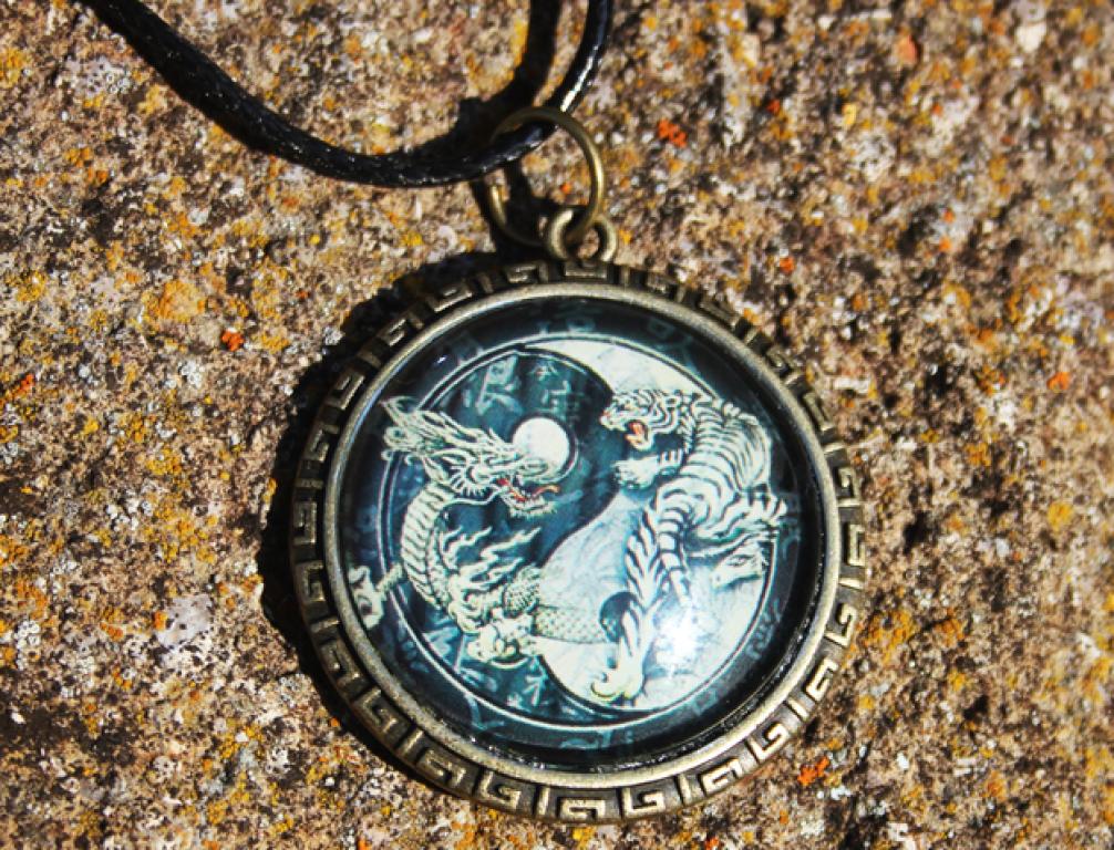 35mm Dragon - Tiger Amulet