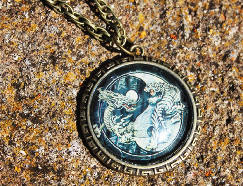 35mm Dragon - Tiger Amulet