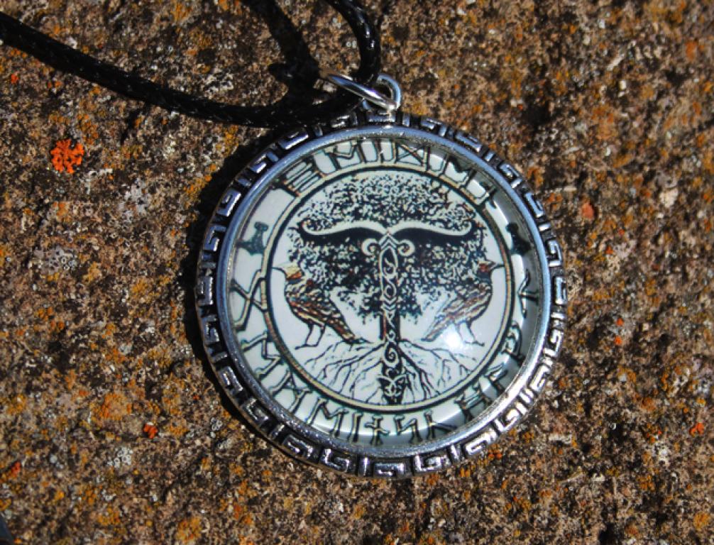 35mm Ygdrasil, Irminsul, Raben Amulett