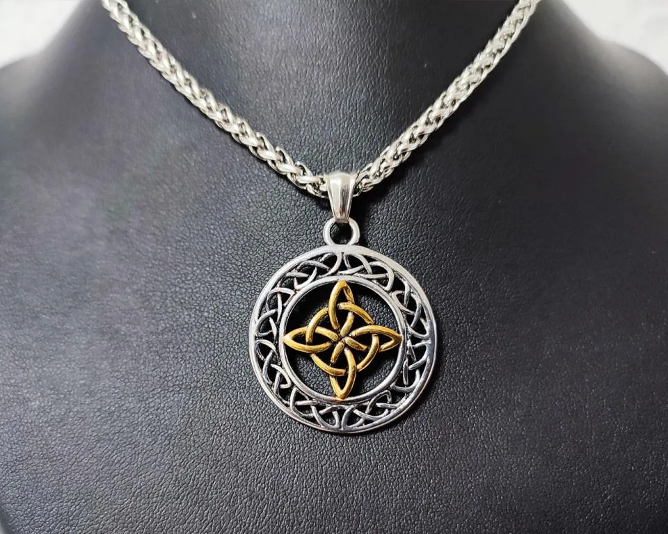 Keltischer Edelstahlanhänger mit goldfarbenem Hexenknoten