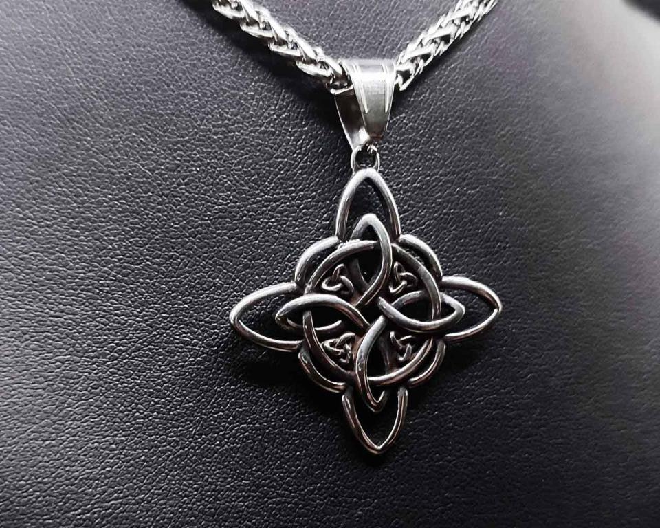 Witch knot in Celtic design