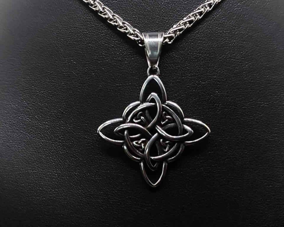 Witch knot in Celtic design