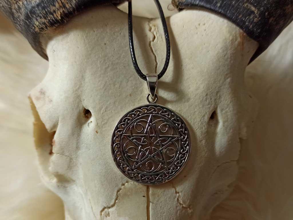 Pentagramm mit keltischen Knoten