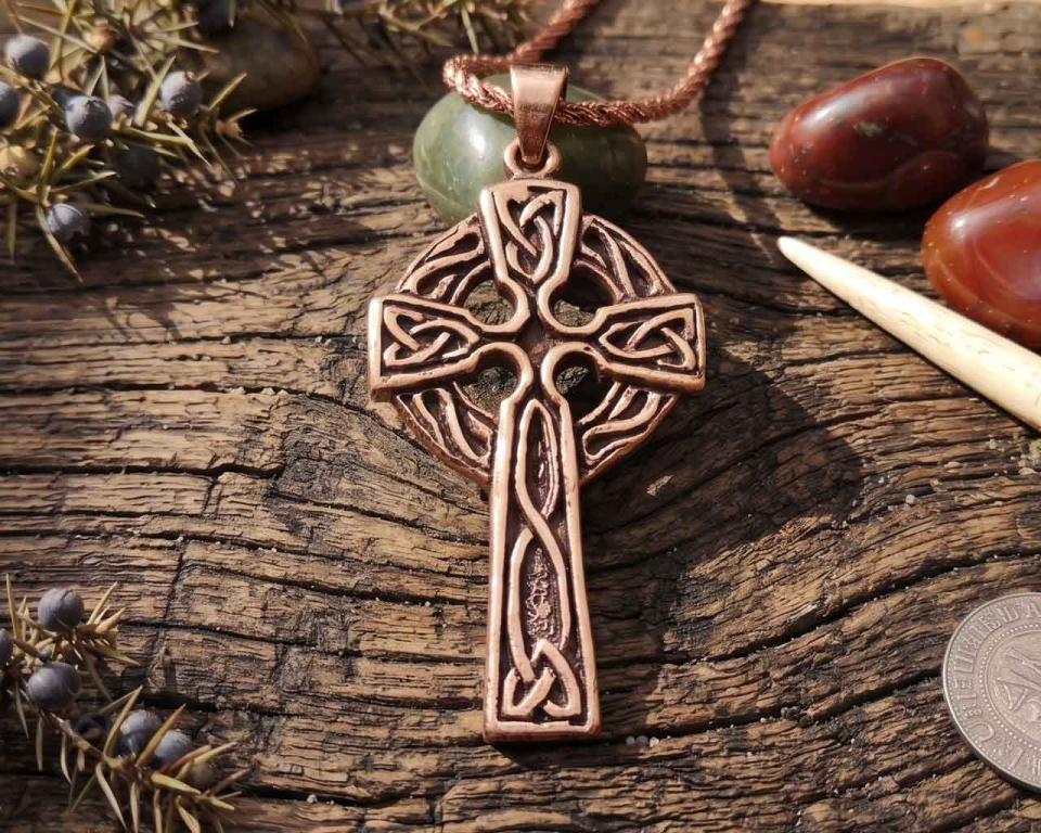 Keltenkreuz mit Keltischem Knoten