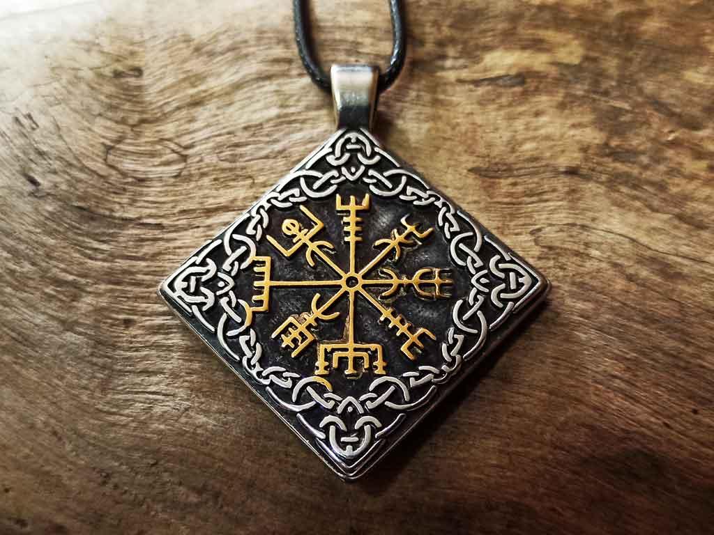 Vegvisir mit Endlosknoten