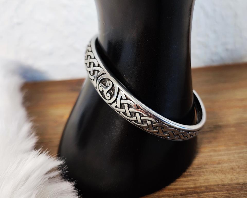 Armreif mit Triskele