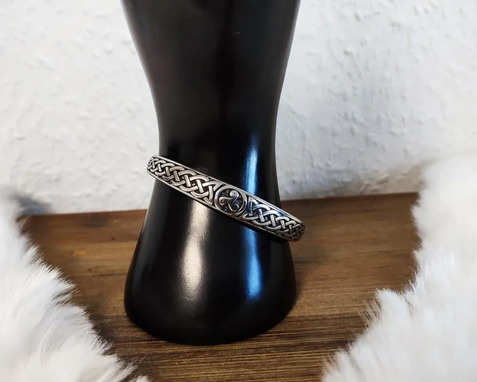 Bracelet with triskele