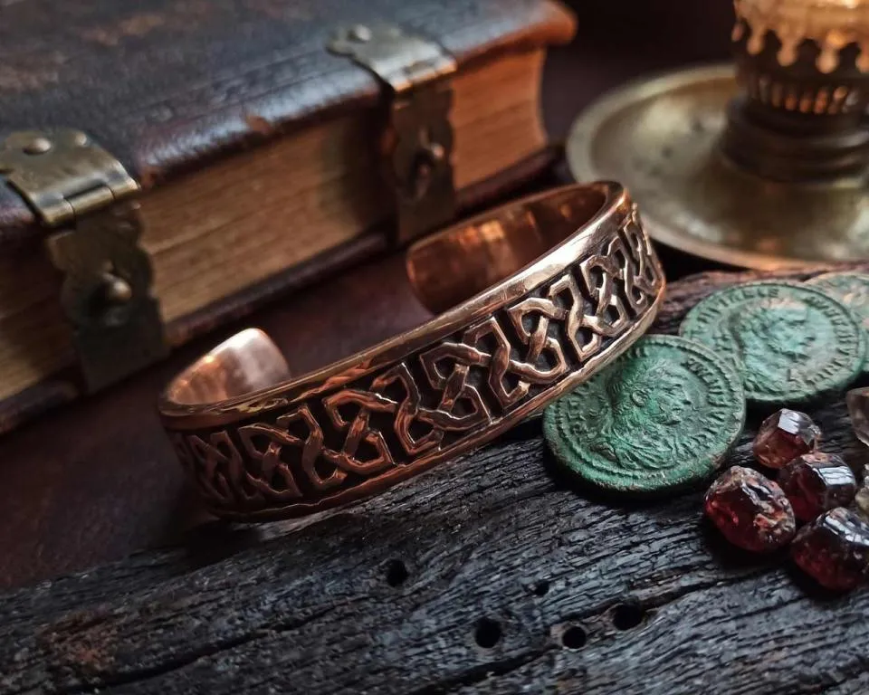 Bangle endless knot