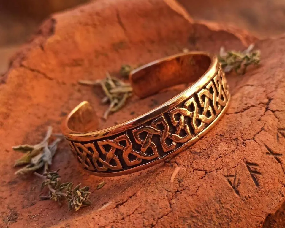 Bangle endless knot